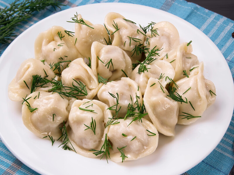 Просто смешайте эти пять продуктов – и получите идеальное тесто для пельменей, которое не разлезается