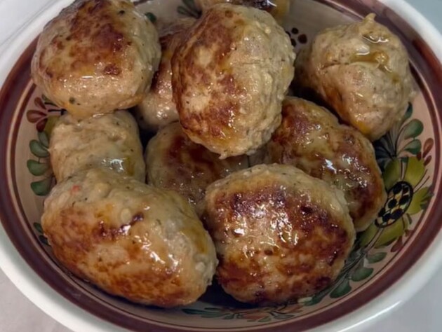 Нажарьте вкусных и сочных котлет из маринованного мяса. Необычный рецепт аппетитного блюда