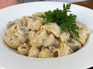 Із цією підливою макарони будуть як із ресторану. Секрет дивовижного соусу – у двох інгредієнтах