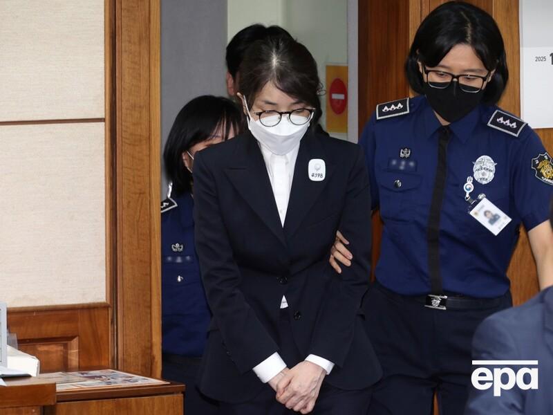 Колишню першу леді Південної Кореї засудили у справі про хабарництво