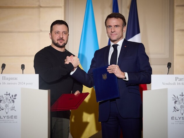 Зеленський поговорив із Макроном. Україна отримає від Франції літаки, ракети до ППО й авіабомби