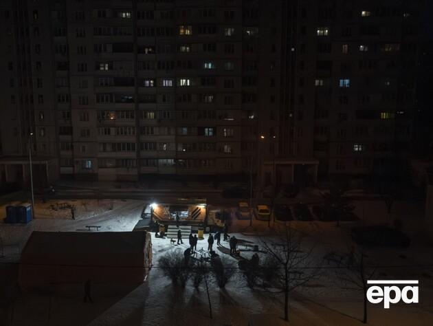 Київ з опівночі переходить до оновлених тимчасових графіків вимкнення світла – ДТЕК