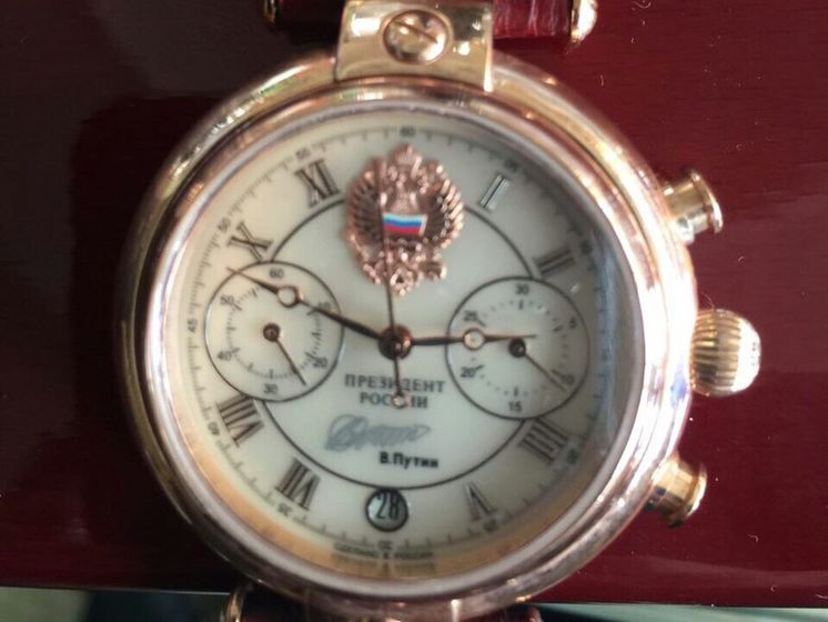 У Дніпрі у затриманого директора держпідприємства знайшли золотий годинник від Путіна