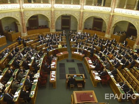 Парламент Угорщини заборонив вільне переміщення мігрантів територією країни