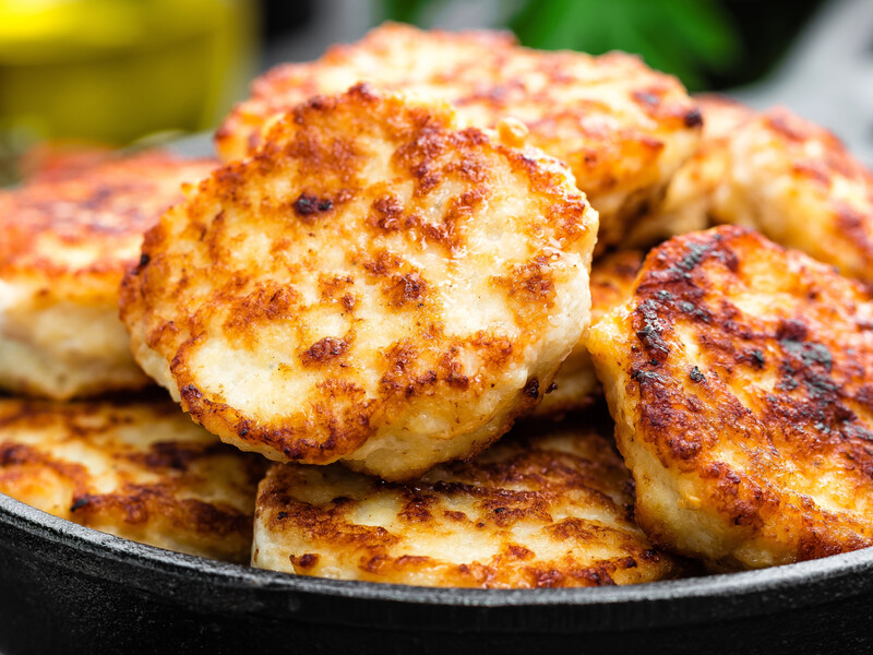 Завдяки цьому простому лайфхаку котлети вийдуть неймовірно соковитими й ніжними. Рецепт