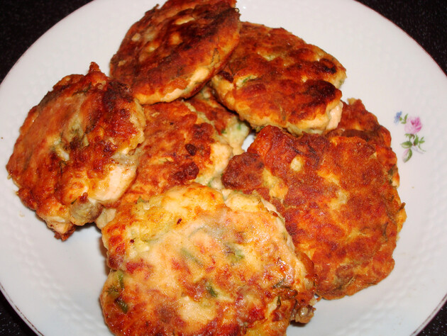 Додайте до рибного фаршу це, щоб котлети були соковитими. Швидкий рецепт