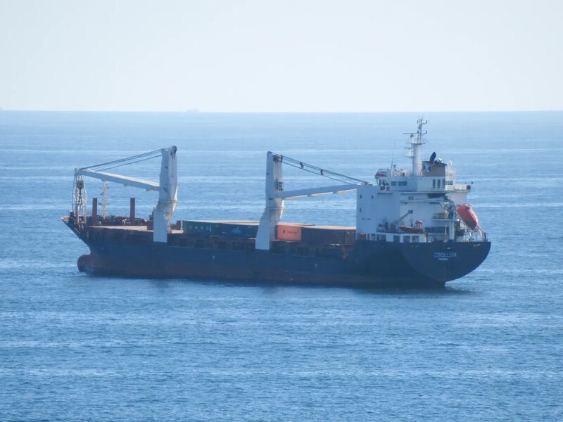 Великобританія відігнала судно РФ від підводних кабелів біля її берегів