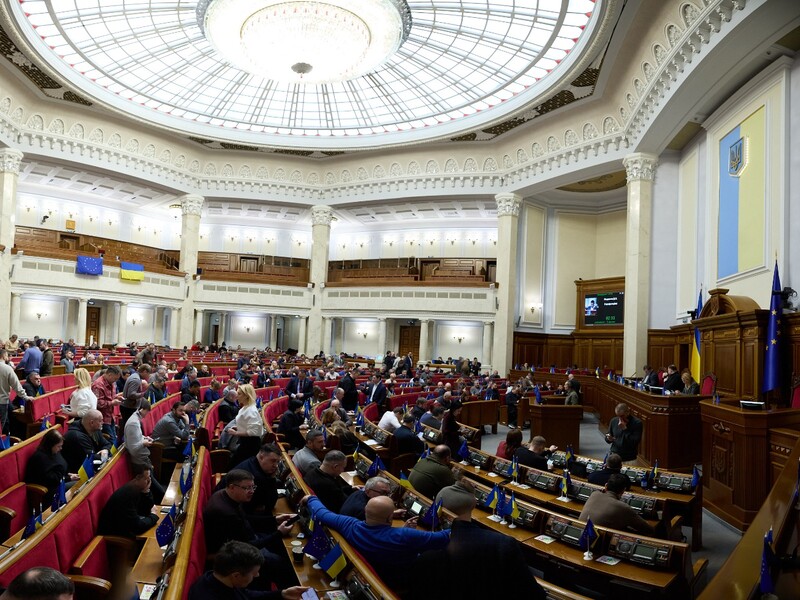ЦИК зарегистрировал нардепа от "Слуги народа". Трое кандидатов выше в списке партии отказались от мандата