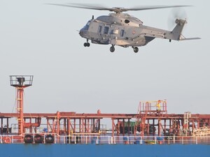 Франція відпустить нафтовий танкер, який прямував із Росії. Макрон телефонував Зеленському