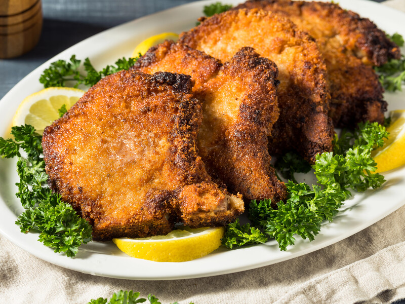 Благодаря этому кляру отбивные получатся как никогда сочными и с насыщенным вкусом. Проверенный рецепт