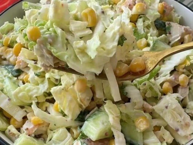Дуже смачний і головне – без майонезу. Приготуйте цей ситний салат з особливим соусом