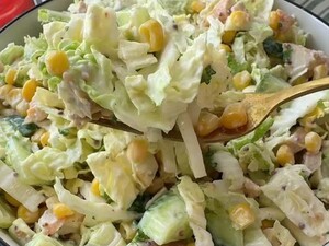 Очень вкусный, и главное – без майонеза. Приготовьте этот сытный салат с особым соусом