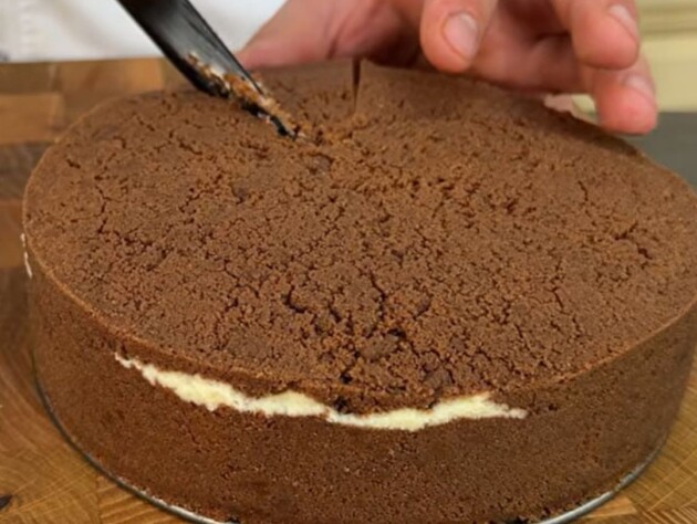 Приготовьте по этому рецепту нежный торт без духовки и сковороды. Секрет – в изумительном заварном креме