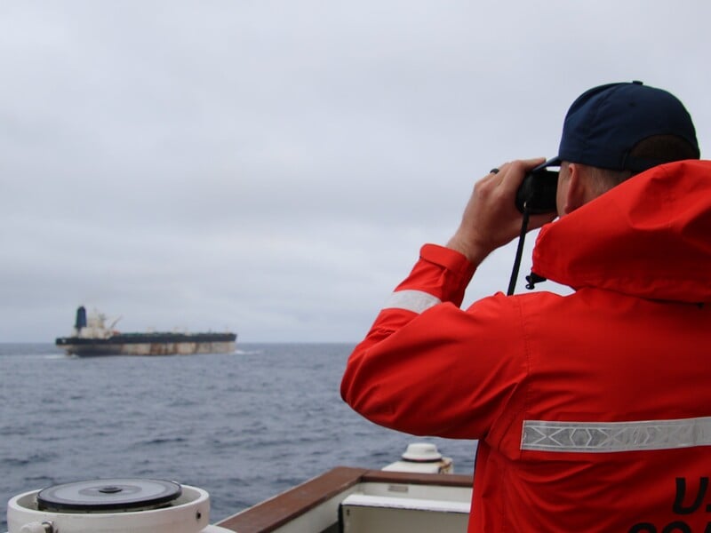 Моряки с танкера, который зарегистрирован как российский, из-за этого требовали заменить их экипаж – СМИ