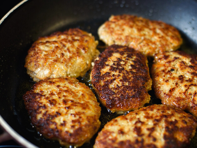 Саліванчук поділилася секретом приготування фаршу, з якого вийдуть надзвичайно смачні котлети