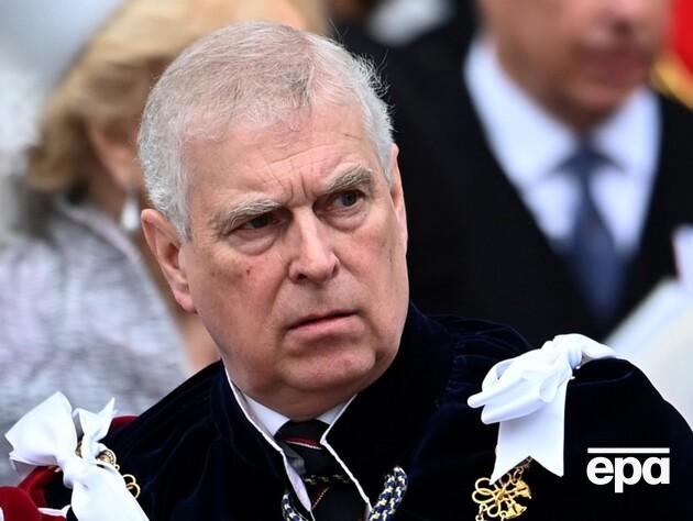 Брат Чарльза ІІІ, якого позбавили титулів, має шпигунів у королівській родині – ЗМІ