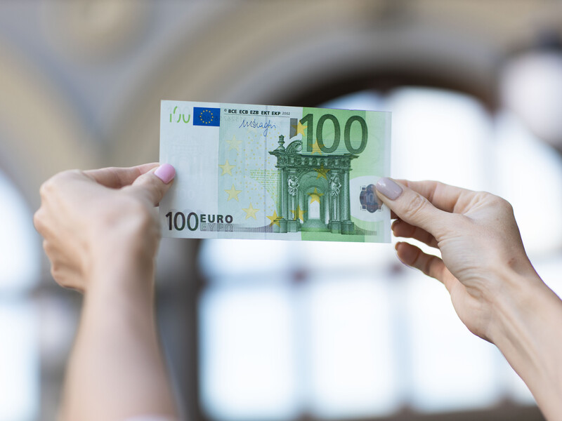 Болгария полностью перешла на евро