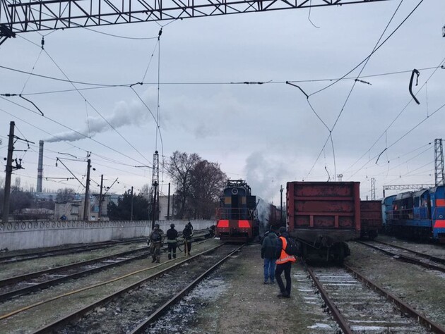 РФ целенаправленно бьет по железной дороге. Дрон атаковал тепловоз в Запорожской области