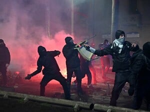 В Італії під час протестів понад 100 правоохоронців дістали поранення. Фоторепортаж