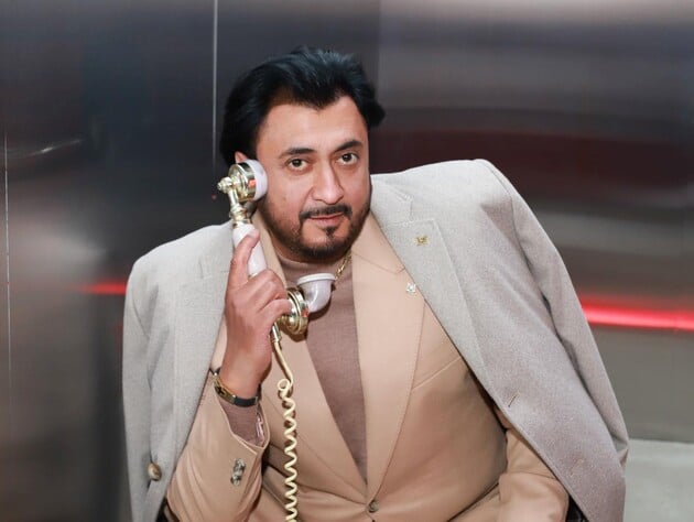 Певец Петя Черный вывез за границу пятерых мужчин. Один из них заплатил за услуги $5 тыс. – Bihus.Info