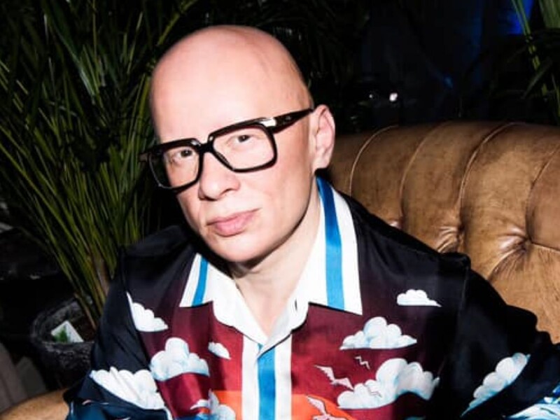 Продюсер Олексій Гончаренко показав, який вигляд має його квартира після прильоту російського дрона. Відео