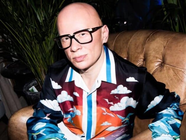 Продюсер Алексей Гончаренко показал, как выглядит его квартира после прилета российского дрона. Видео