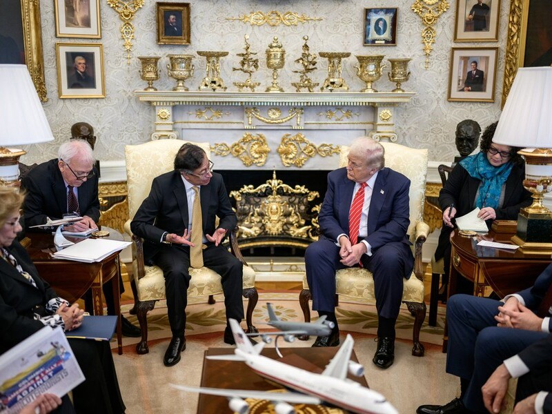 Трамп принял в Белом доме президента Колумбии, которого ранее называл "больным" и "бандитом"