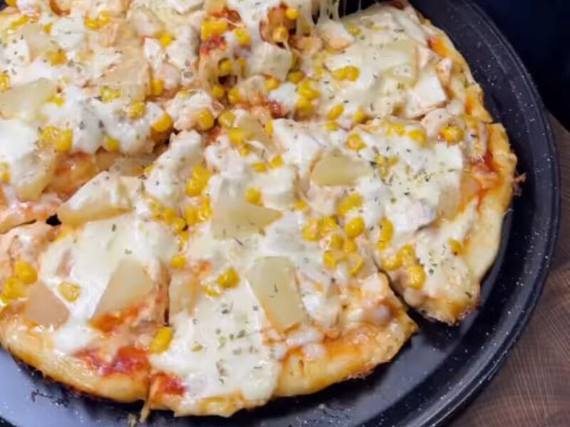 Самый простой рецепт пиццы, которая готовится на сковороде всего за 10 минут
