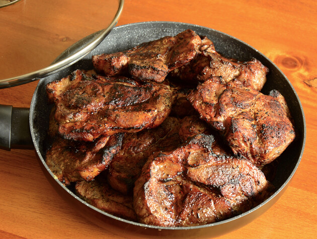 Не нехтуйте цими правилами, щоб приготувати ідеальний свинячий стейк. П'ять пунктів