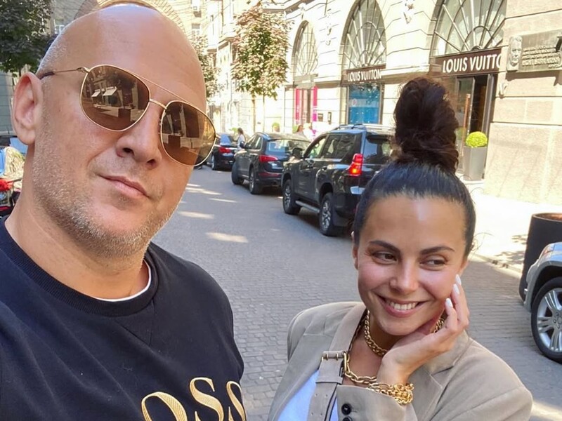 Потап продолжает петь на русском. Шоумен показал, кем заменил Каменских в песне 