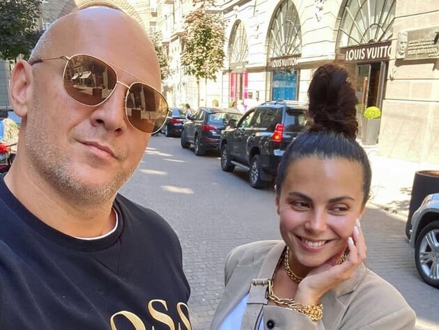 Потап продолжает петь на русском. Шоумен показал, кем заменил Каменских в песне 