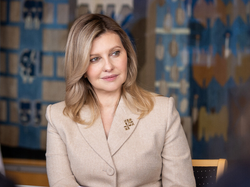 Дизайнер о работе с Зеленской: Она встала, а костюм помялся. Я была бледная, думала: 