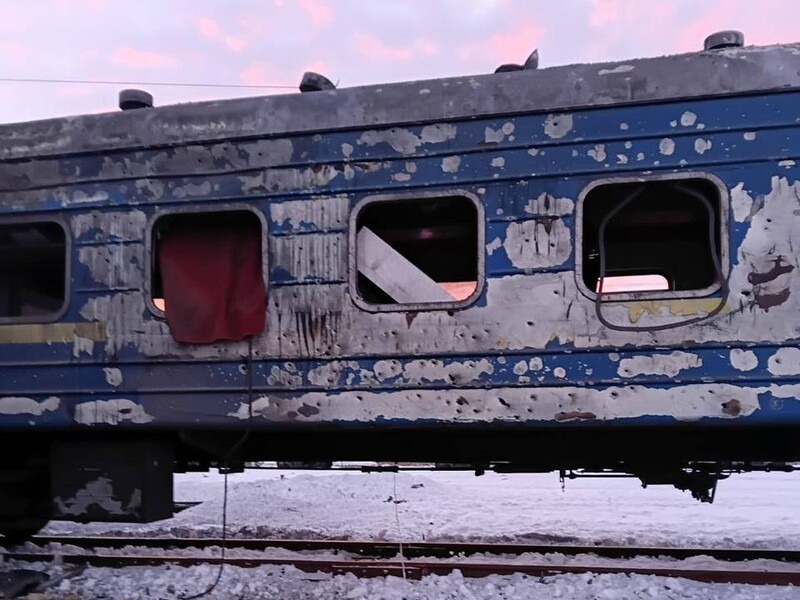 РФ обстріляла залізницю в Сумській області. Під удар потрапив "вагон незламності"