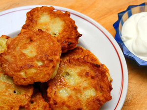 Вкусные, с аппетитной корочкой. Рецепт оладий из капусты