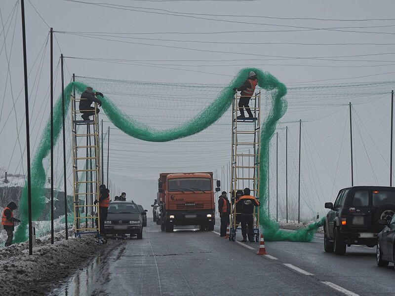 Над Харьковом начали натягивать антидроновые сетки. Видео