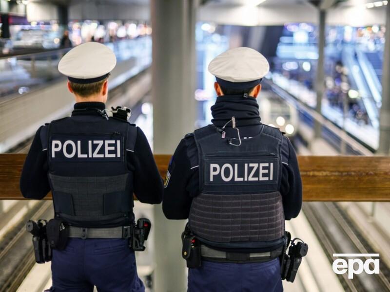 В Германии на проводника напал пассажир без билета. Работник поезда умер