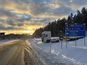 Эстония частично ограничила движение через границу с РФ