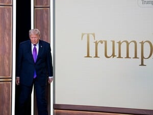 Трамп не дает построить тоннель в Нью-Йорке, требуя назвать в его честь вокзал и аэропорт – CNN