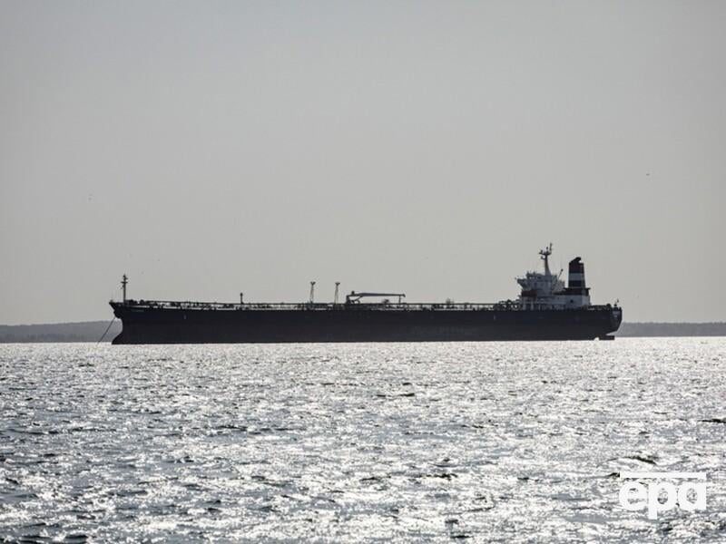 Украинский моряк задержан после ареста танкера, который пытался сбежать от США под флагом РФ