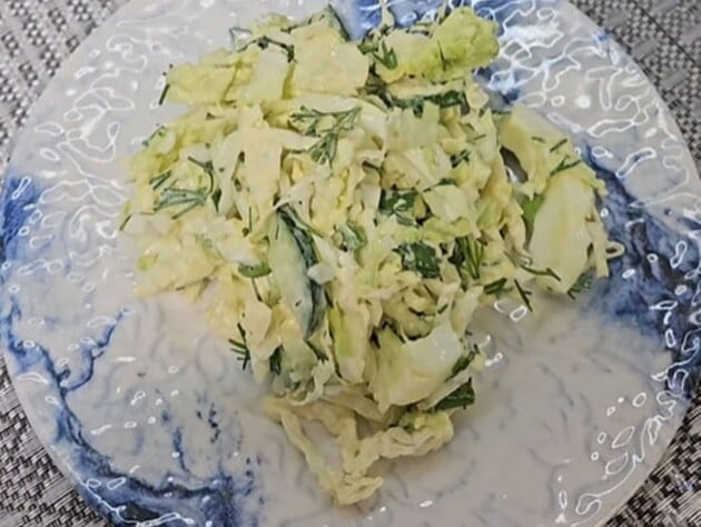 Приготовьте в феврале салат, от которого так веет весной. Секрет – в простом, но очень вкусном соусе