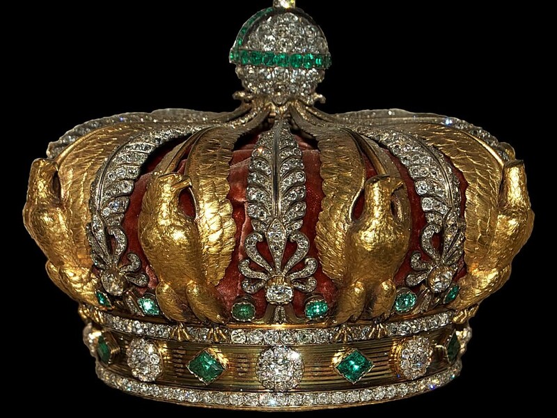 Лувр показав корону, яку викрали, але загубили грабіжники. Фото