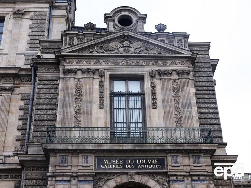Лувр показав корону, яку викрали, але загубили грабіжники. Фото
