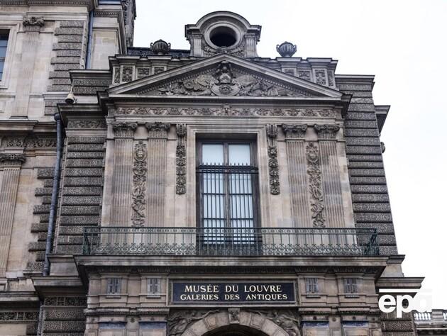 Лувр показав корону, яку викрали, але загубили грабіжники. Фото