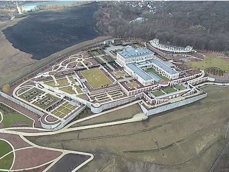 Журналіст показав новий маєток українського бізнесмена Косюка. Відео