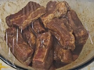 Оставьте ребрышки в этом маринаде на всю ночь – и они покорят своим изумительно нежным вкусом. Рецепт