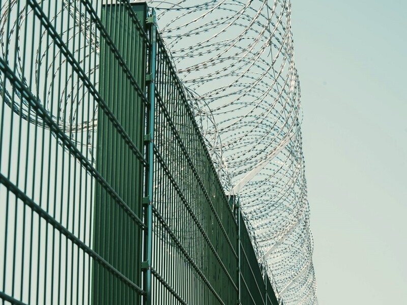 Приблизно 1000 фіннів одержить компенсацію через паркан із РФ. Будівництво завершили майже наполовину