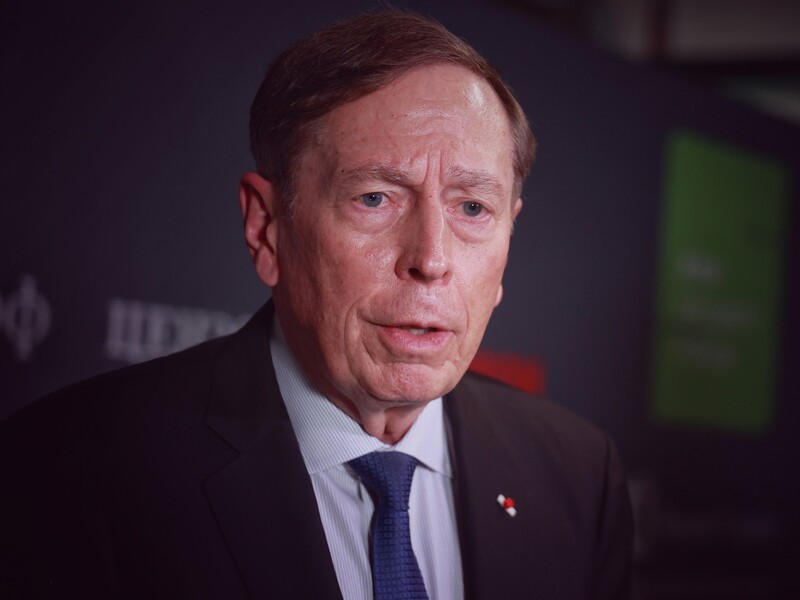 США залишаються незамінними для оборони Європи – генерал Петреус