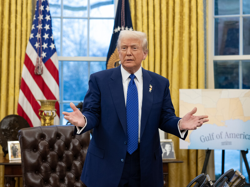 Из аккаунта Трампа удалили видео с супругами Обама в виде обезьян. СМИ пишут, что его опубликовали по ошибке