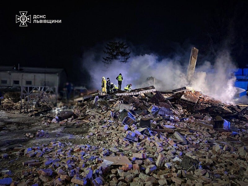 Во Львовской области произошел взрыв газа на СТО. Разрушено двухэтажное здание, погиб мужчина. Фото