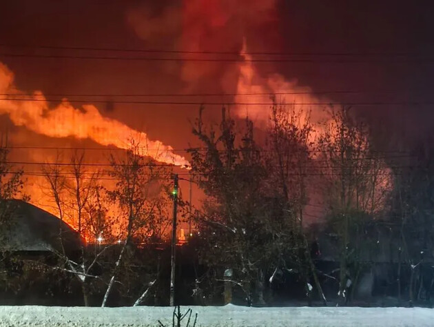 Після атаки дронів СБУ горів завод авіапального у Тверській області. Фото, відео